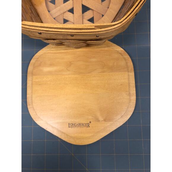 Longaberger 1998 Hexagon Basket with Wooden lid and liner - Picture 5 of 7